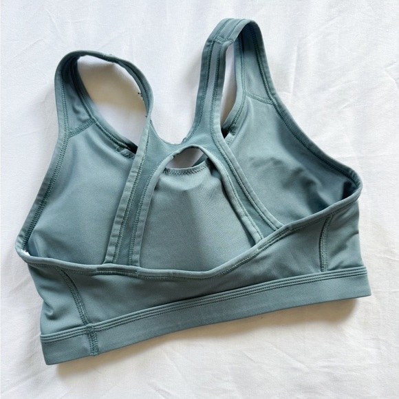 Nike Women's Sports Bra - blue size S - Picture 2 of 3